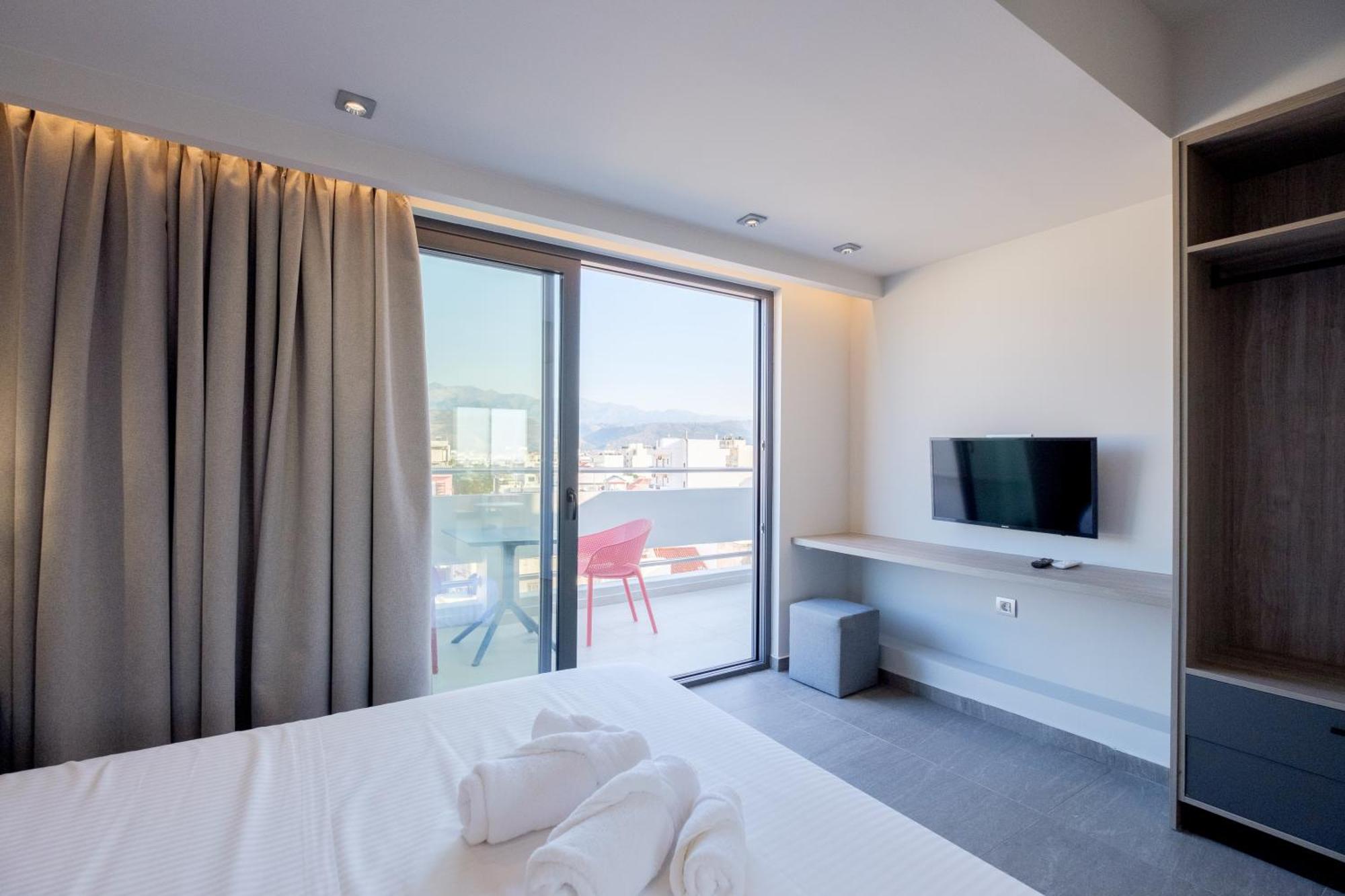 Sky-High 70Sqm Penthouse W. Stunning Views - 05 Lejlighed Chania  Eksteriør billede