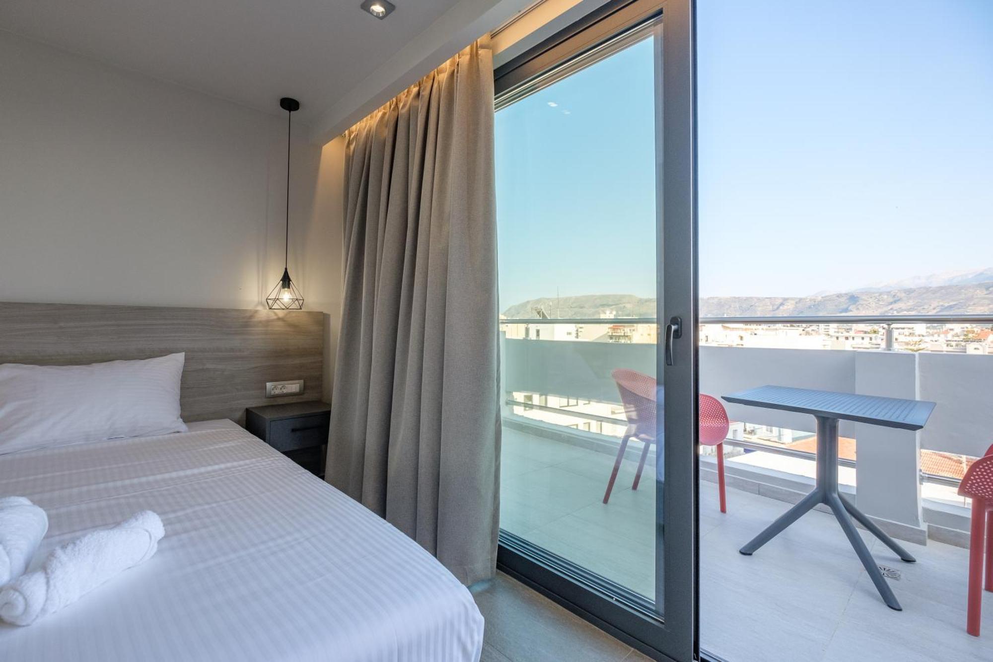 Sky-High 70Sqm Penthouse W. Stunning Views - 05 Lejlighed Chania  Eksteriør billede